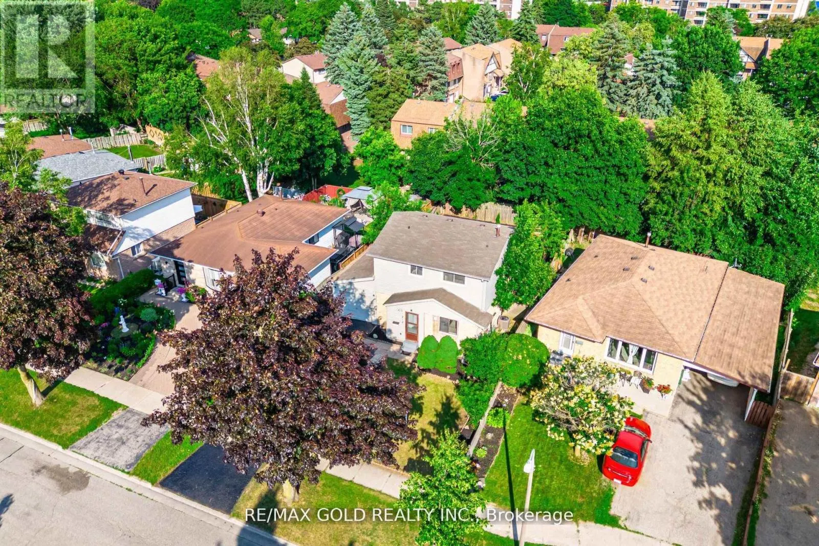 212 CEDARWOODS CRESCENT
