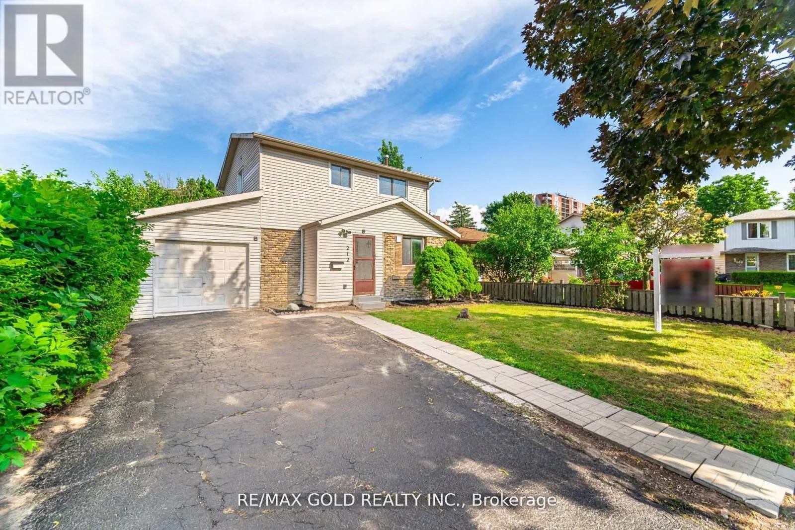 212 CEDARWOODS CRESCENT