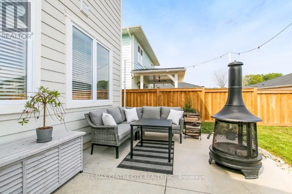 416 BREAKWATER BOULEVARD