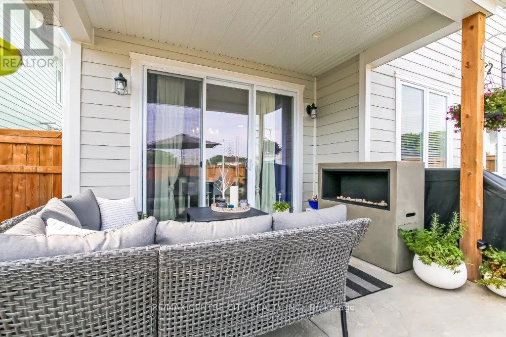 416 BREAKWATER BOULEVARD