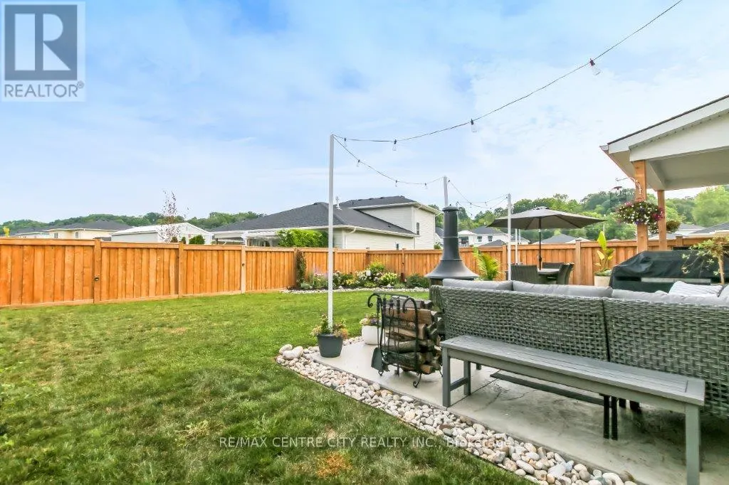 416 BREAKWATER BOULEVARD