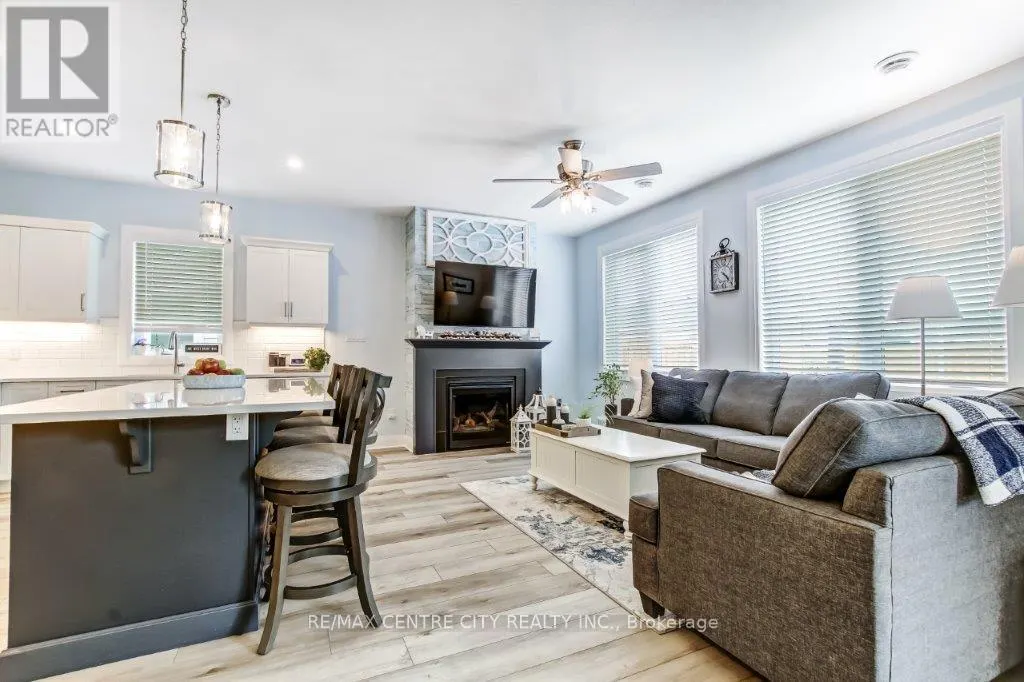 416 BREAKWATER BOULEVARD