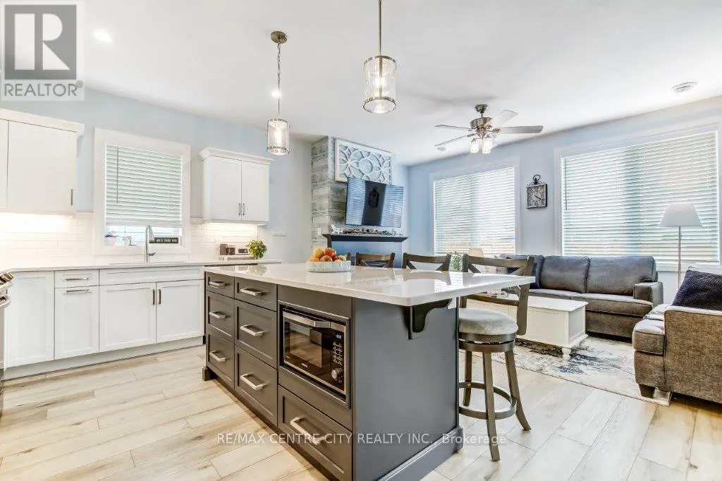 416 BREAKWATER BOULEVARD