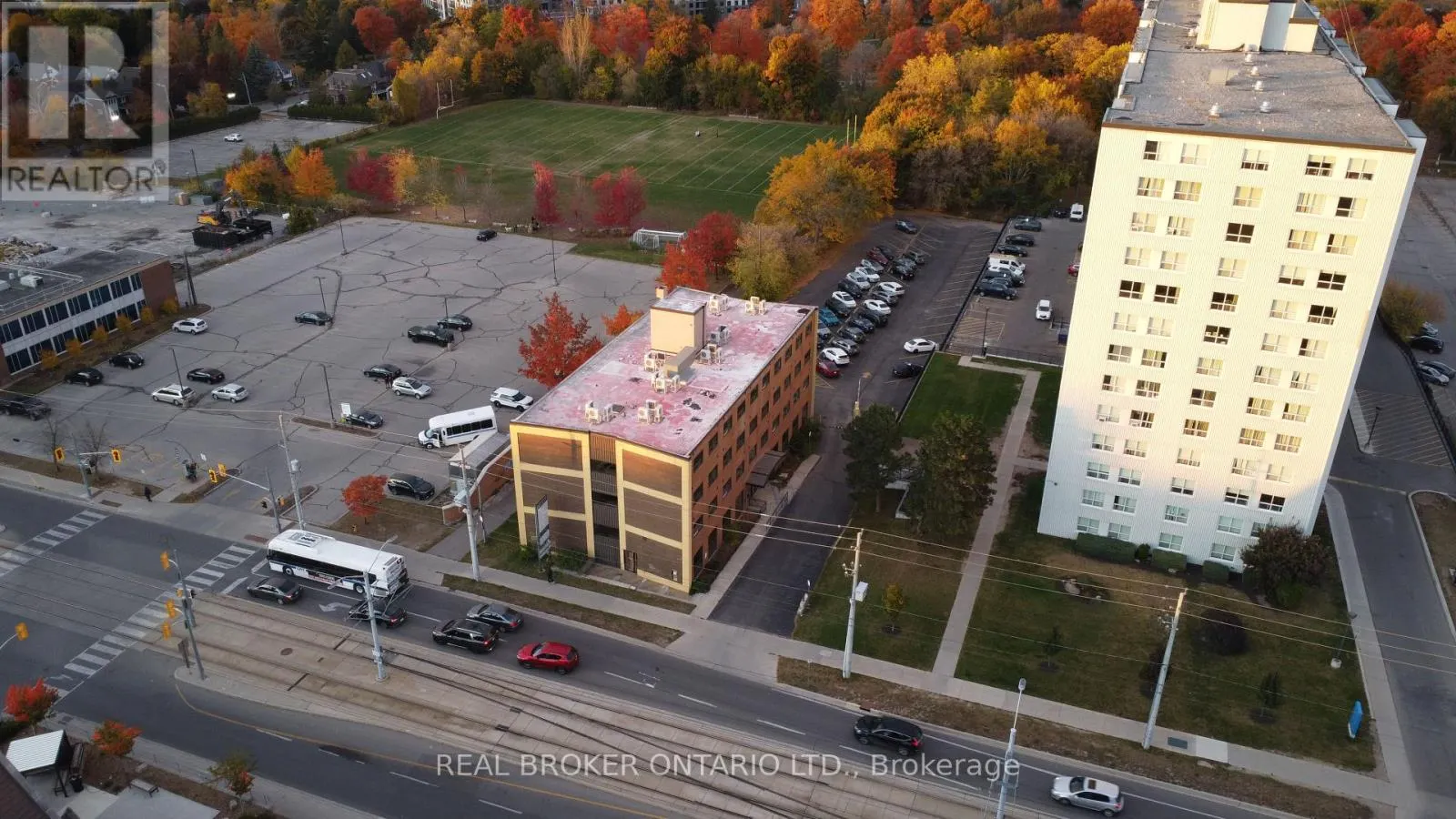 824 KING STREET W