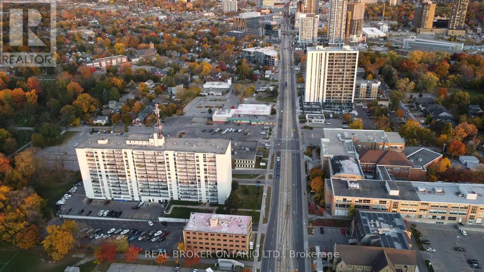 824 KING STREET W