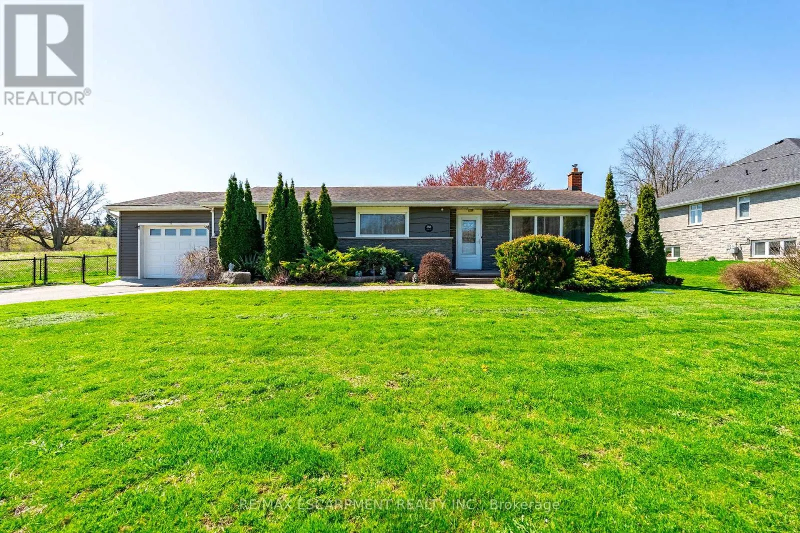 258 OAKHILL DRIVE