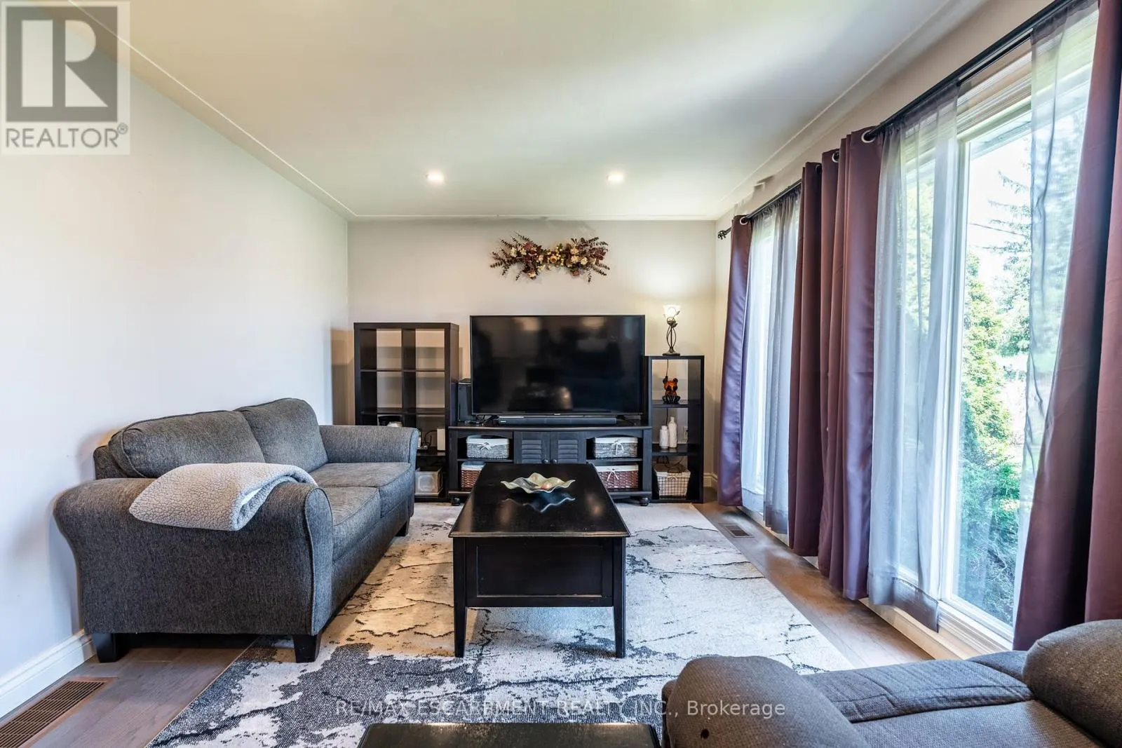 258 OAKHILL DRIVE