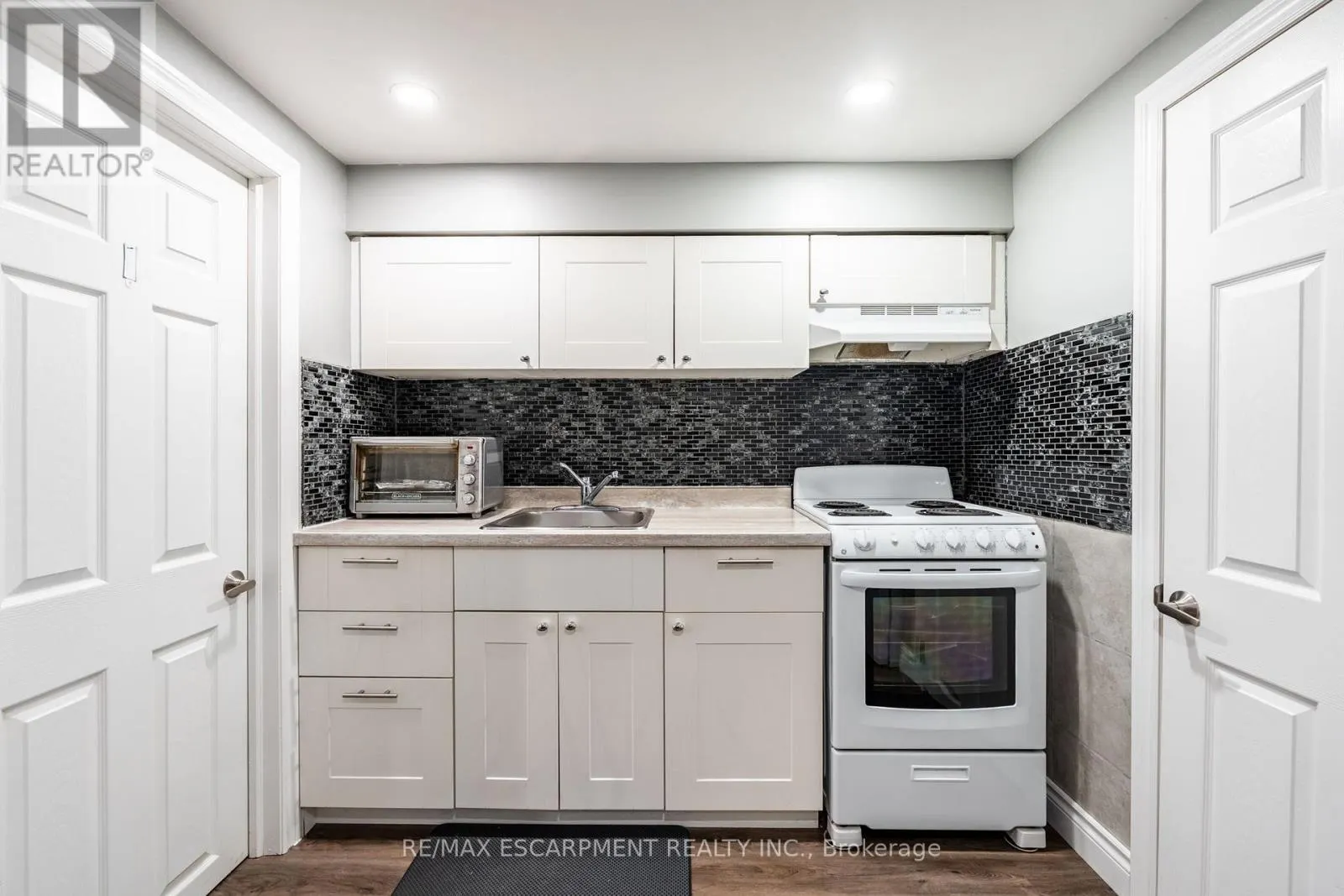 258 OAKHILL DRIVE