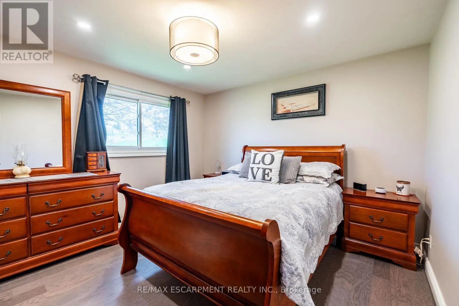 258 OAKHILL DRIVE