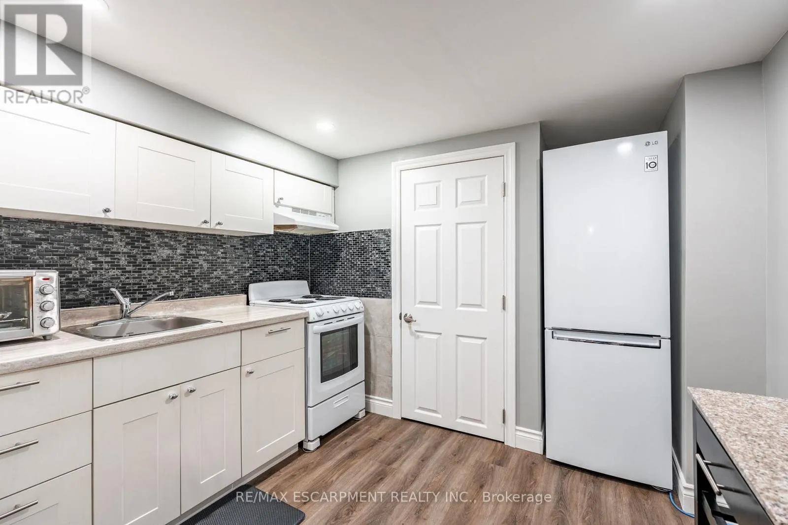 258 OAKHILL DRIVE