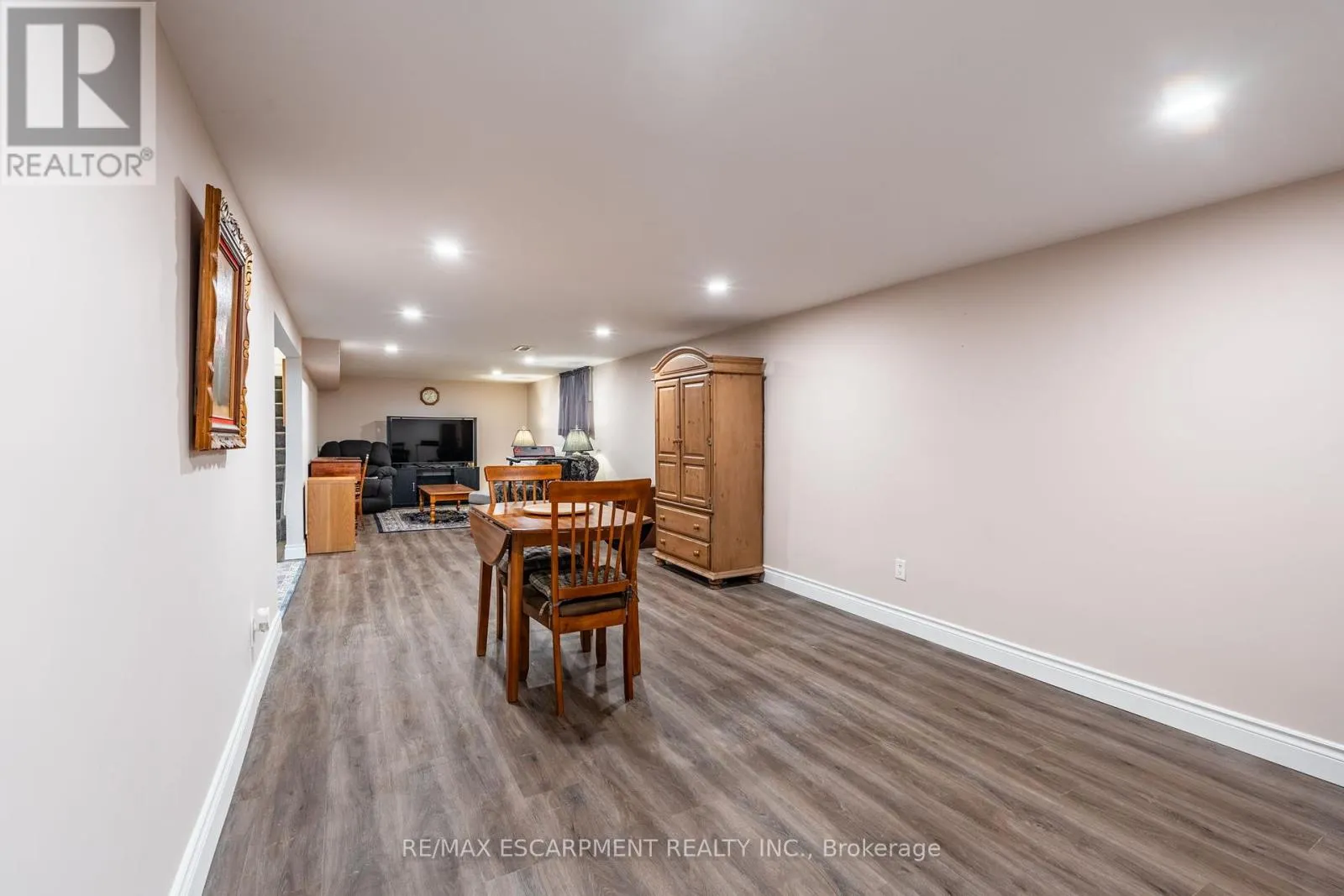 258 OAKHILL DRIVE