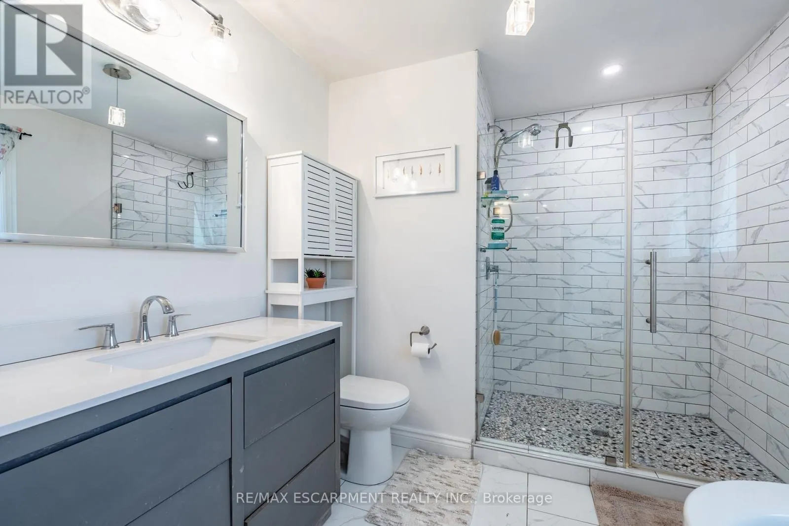 258 OAKHILL DRIVE
