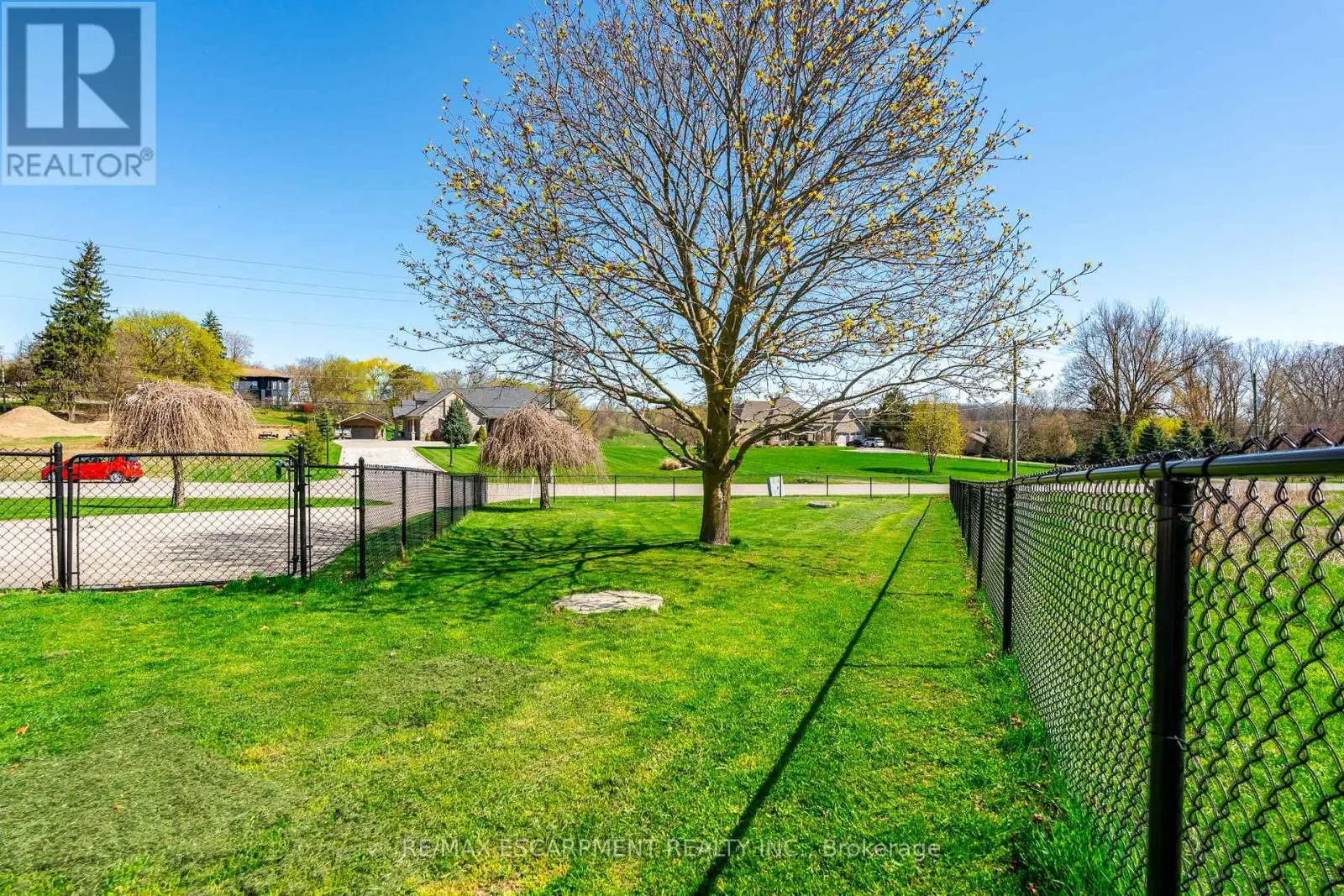 258 OAKHILL DRIVE