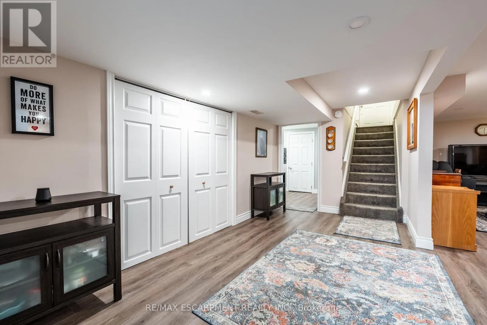 258 OAKHILL DRIVE