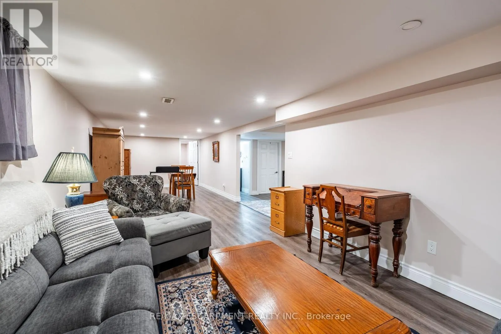 258 OAKHILL DRIVE
