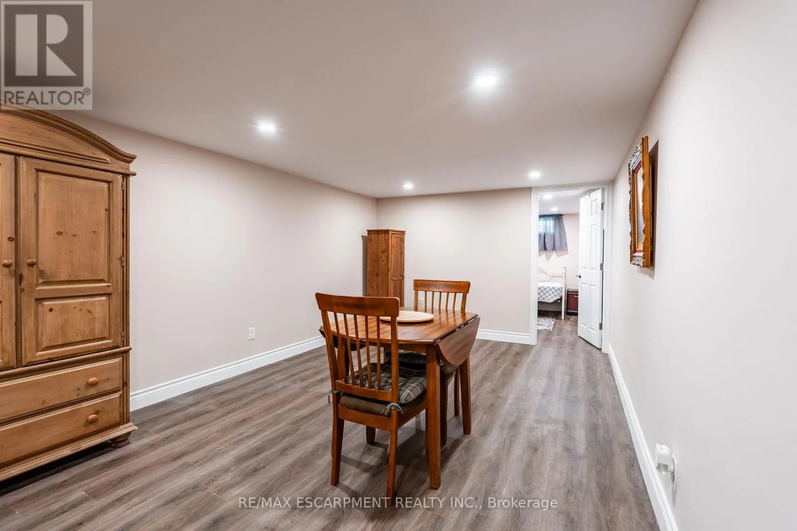 258 OAKHILL DRIVE