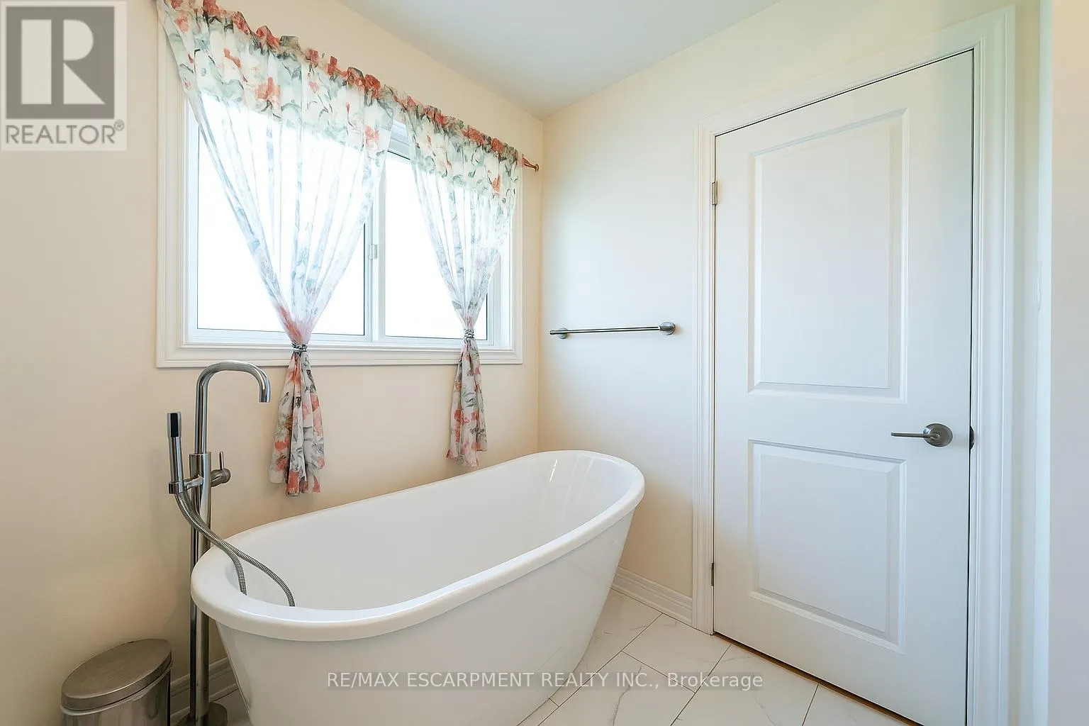 258 OAKHILL DRIVE