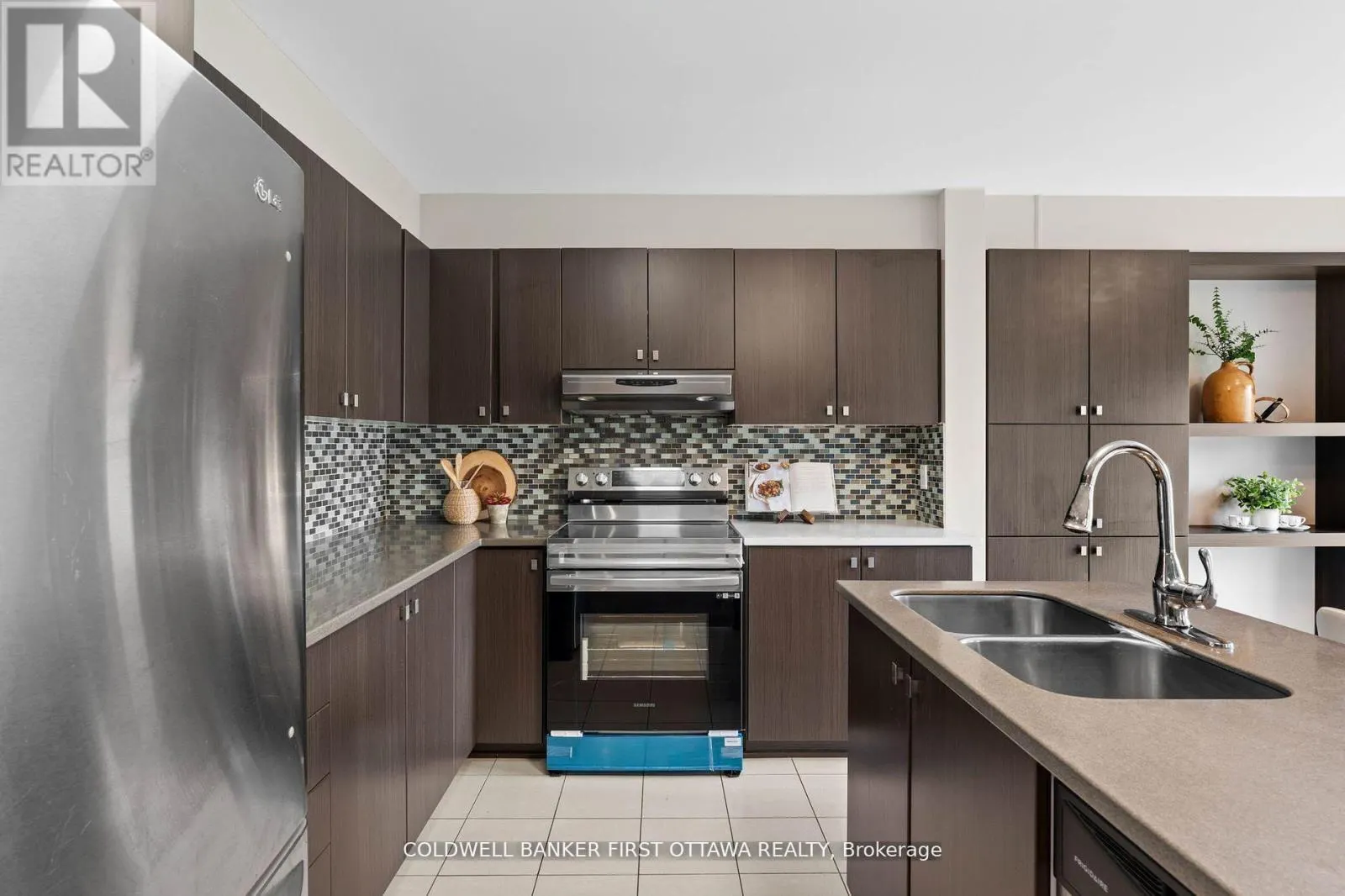 2459 ESPRIT DRIVE