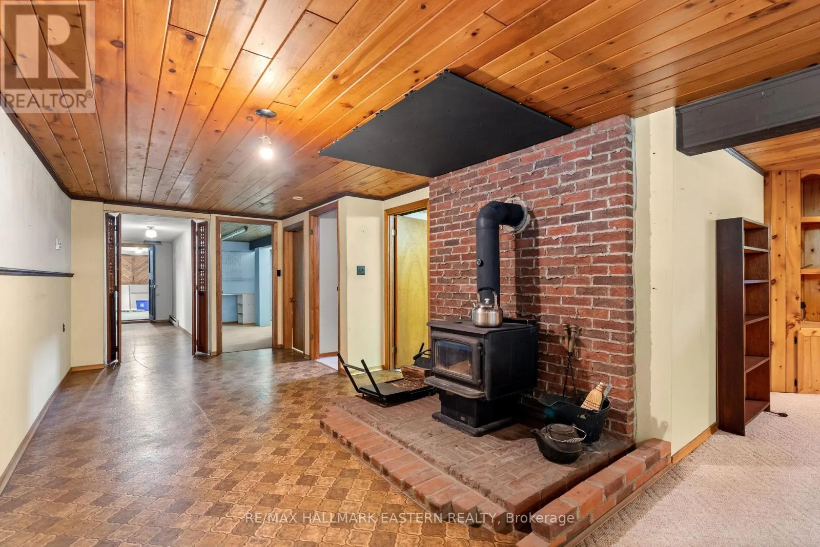 939 CENTRE ROAD