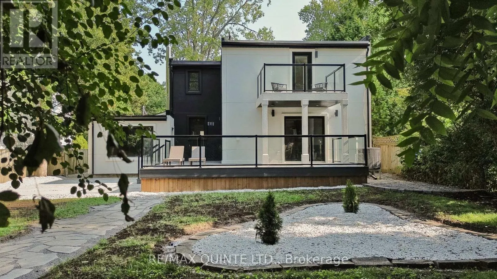 214 VICTORIA AVENUE