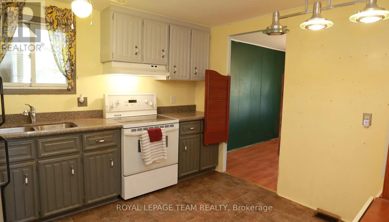 3 FRINGEWOOD DRIVE