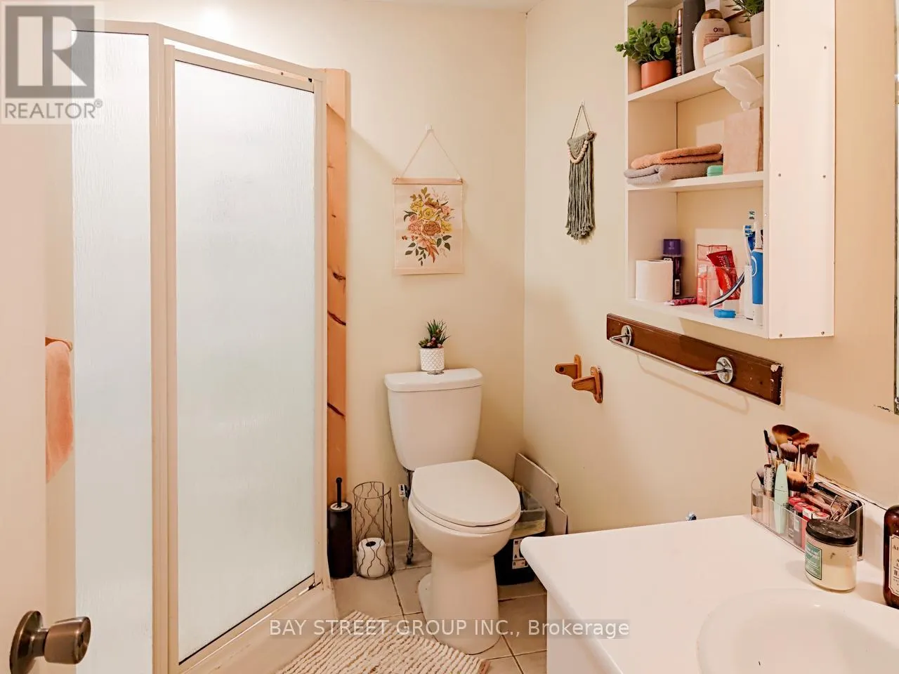 UPPER FLOOR - 38 NOECKER STREET