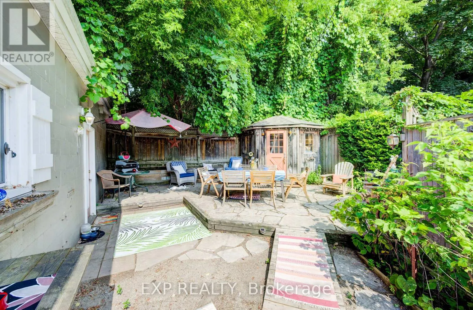 110 SURREY STREET E