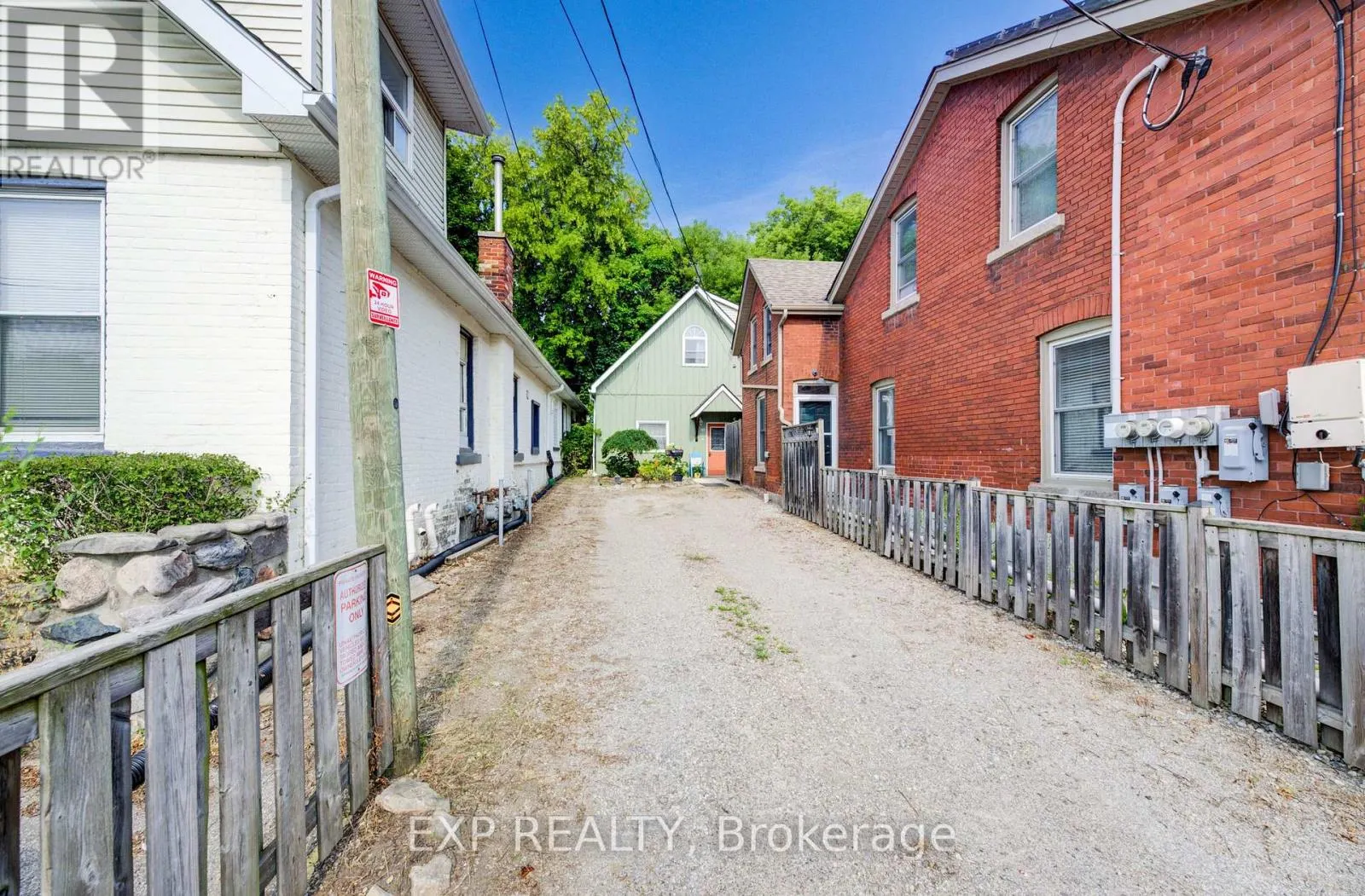 110 SURREY STREET E