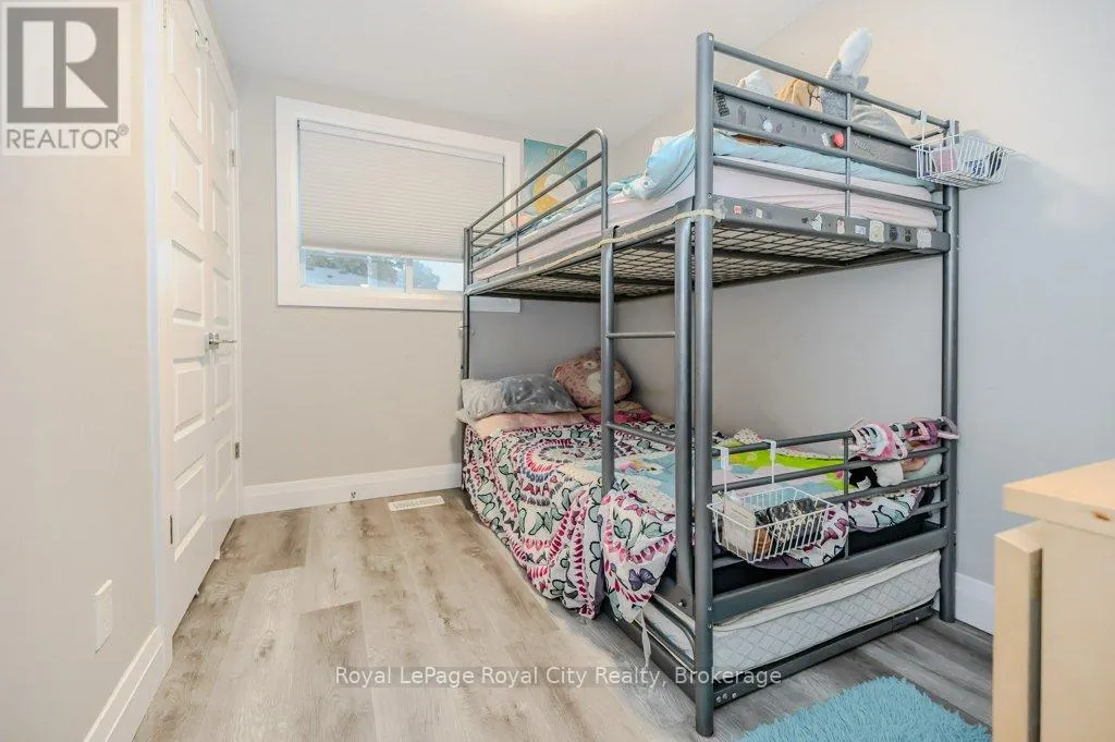 478 PINETREE CRESCENT