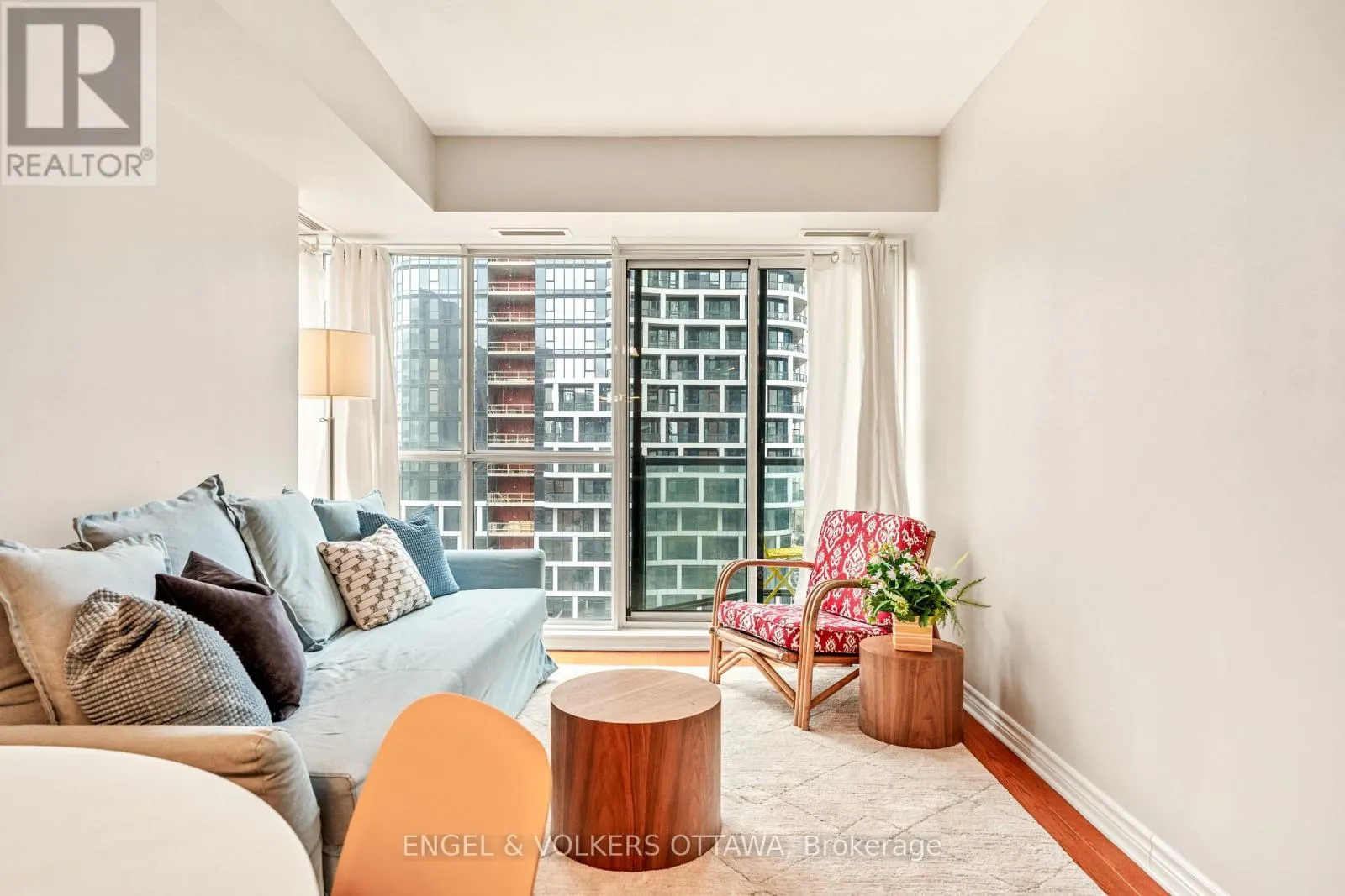 1403 - 445 LAURIER AVENUE W