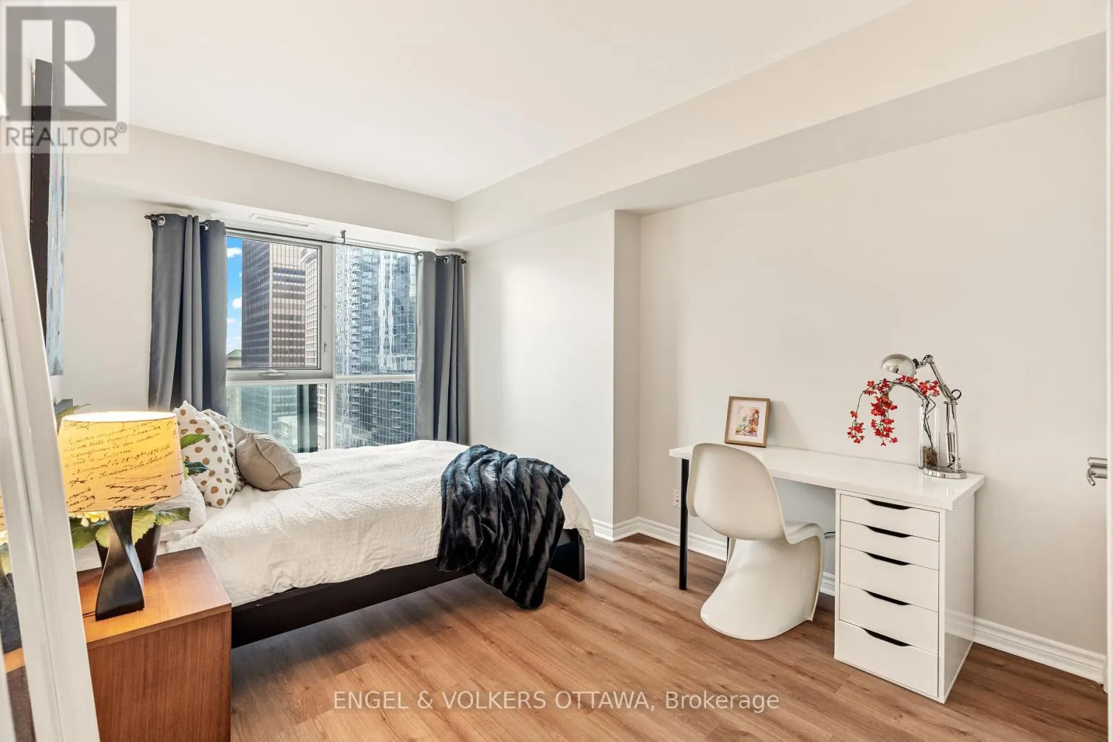 1403 - 445 LAURIER AVENUE W
