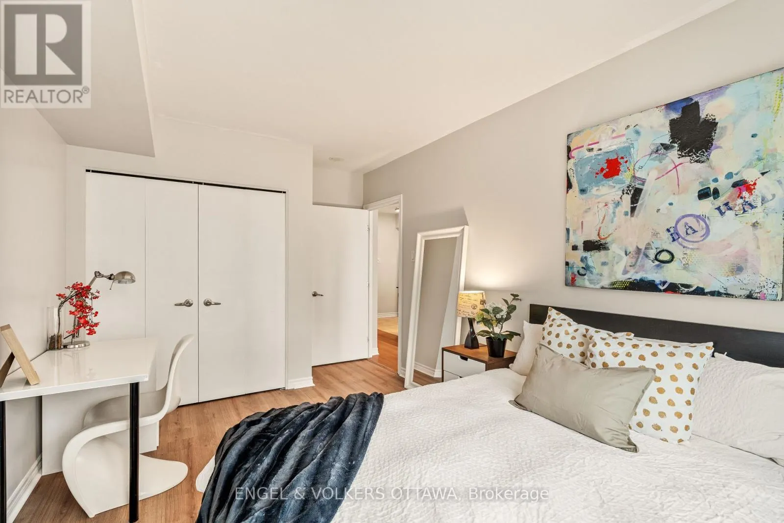 1403 - 445 LAURIER AVENUE W