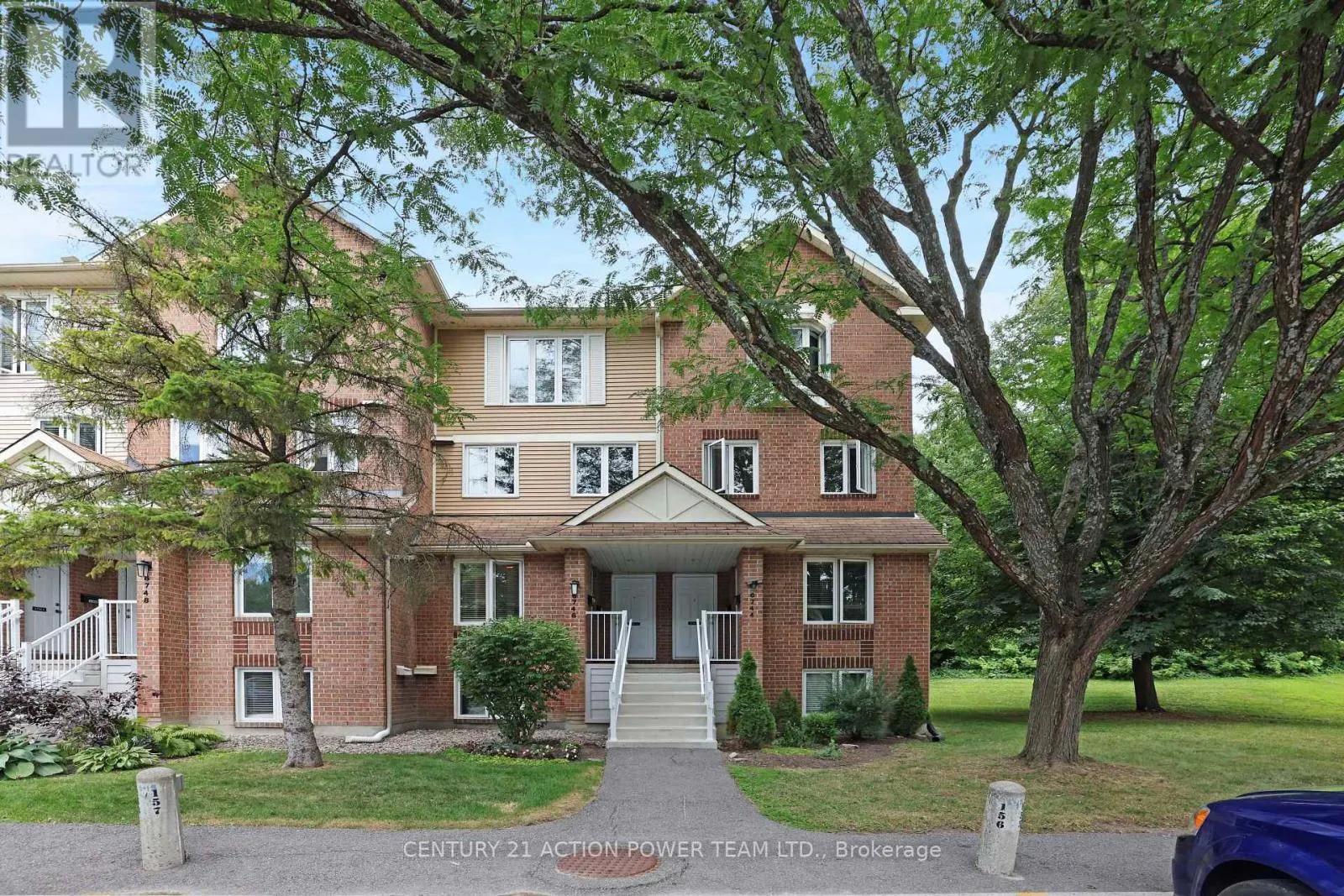 A - 6746 JEANNE D'ARC BOULEVARD N