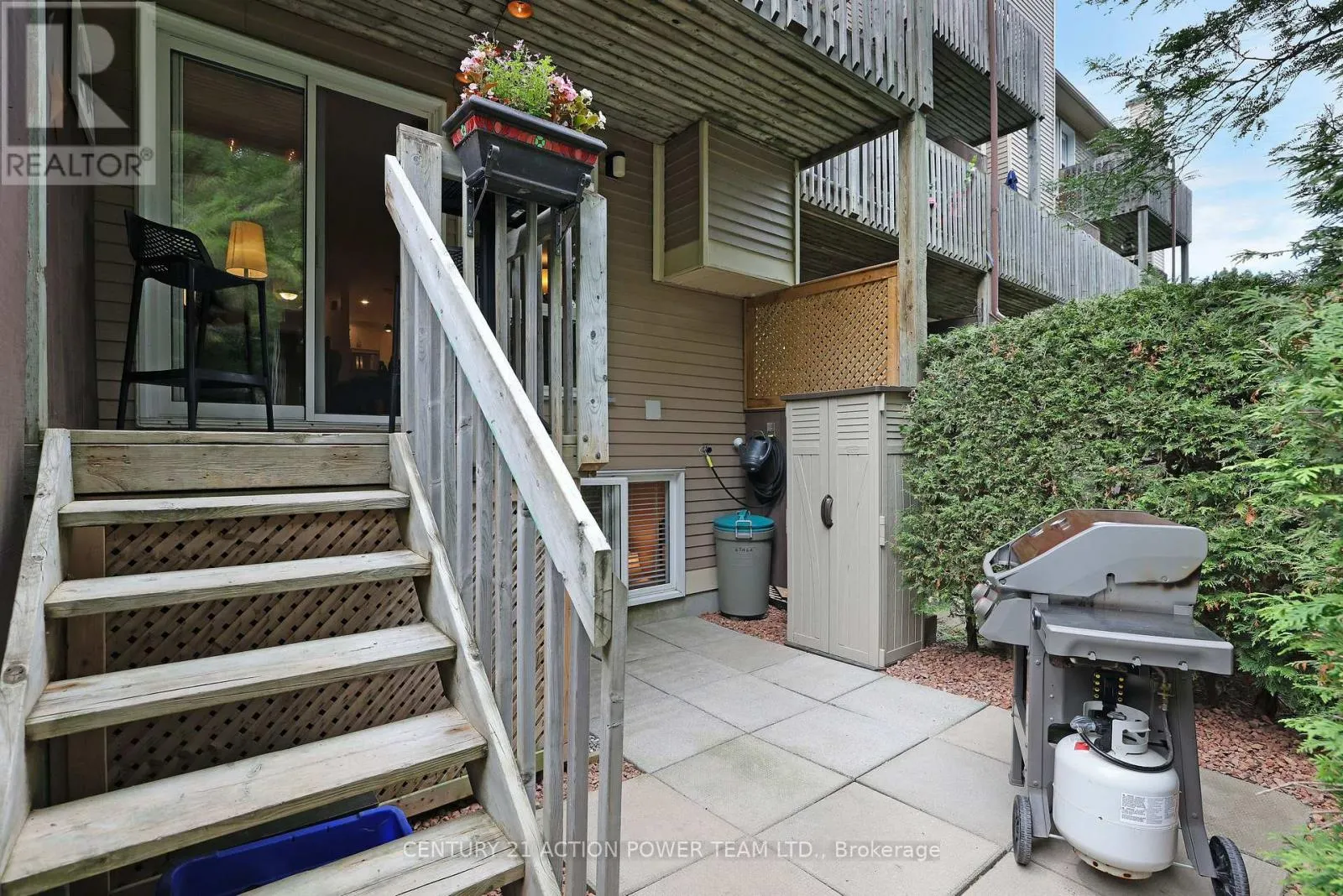 A - 6746 JEANNE D'ARC BOULEVARD N