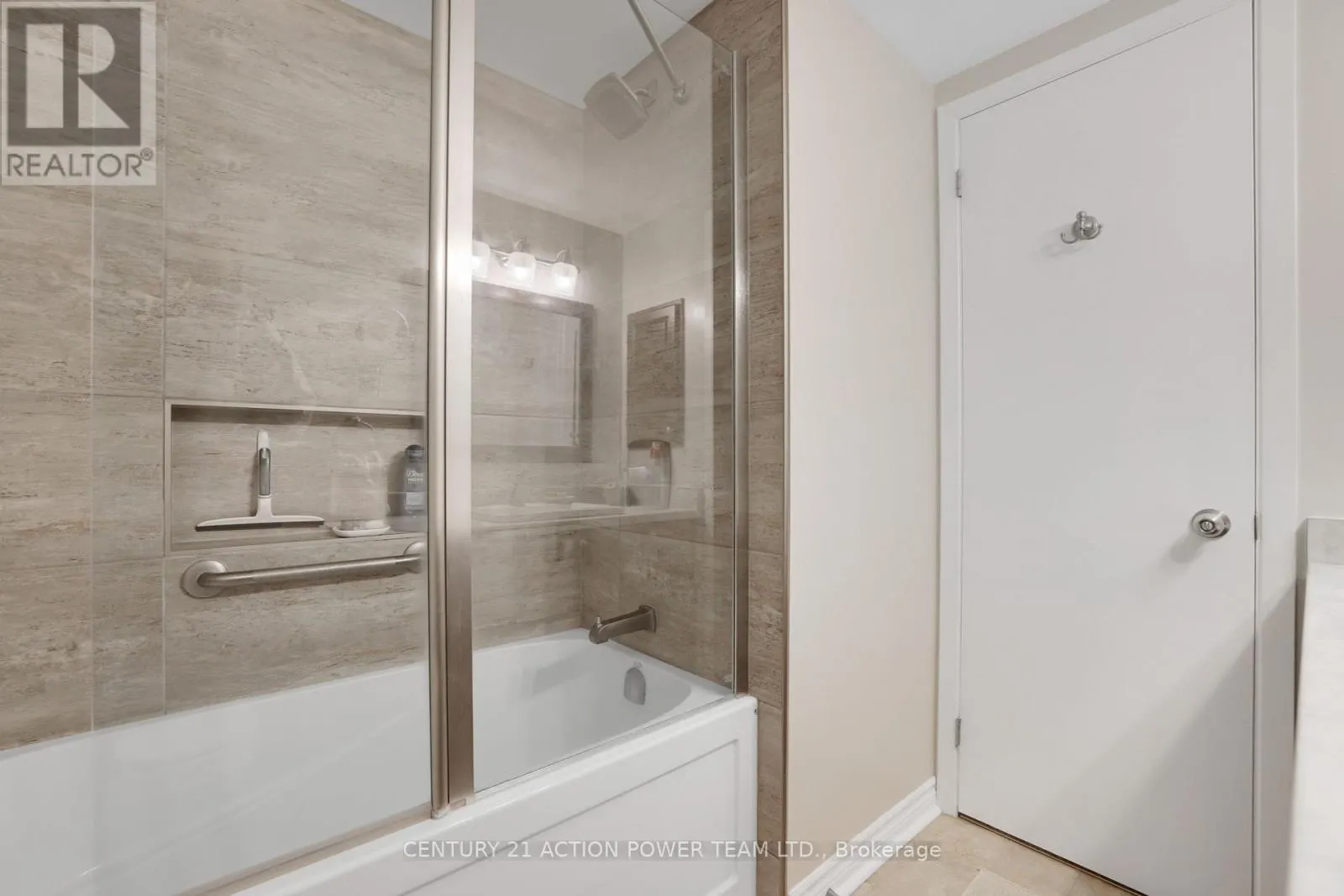 A - 6746 JEANNE D'ARC BOULEVARD N