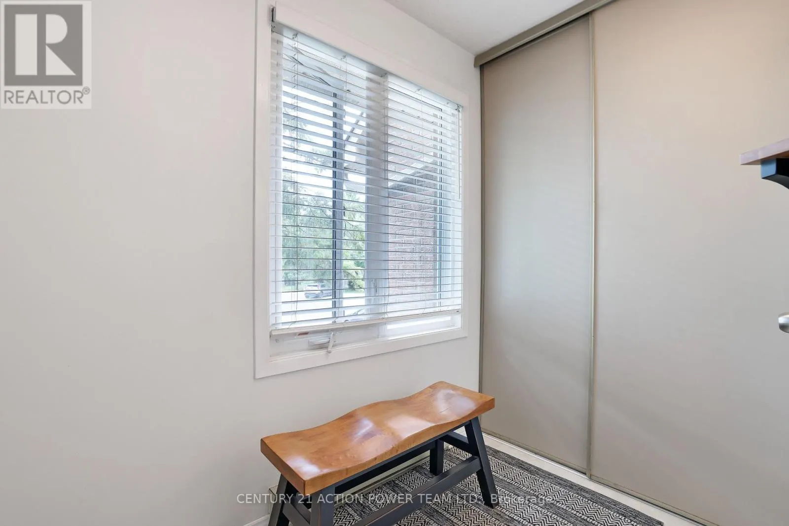 A - 6746 JEANNE D'ARC BOULEVARD N