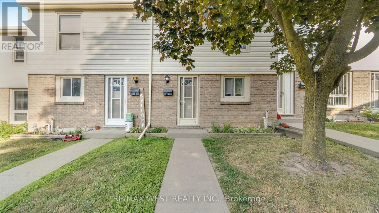18 - 165 GREEN VALLEY DRIVE