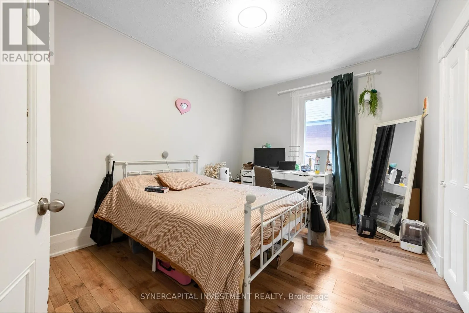 323 CATHERINE STREET W