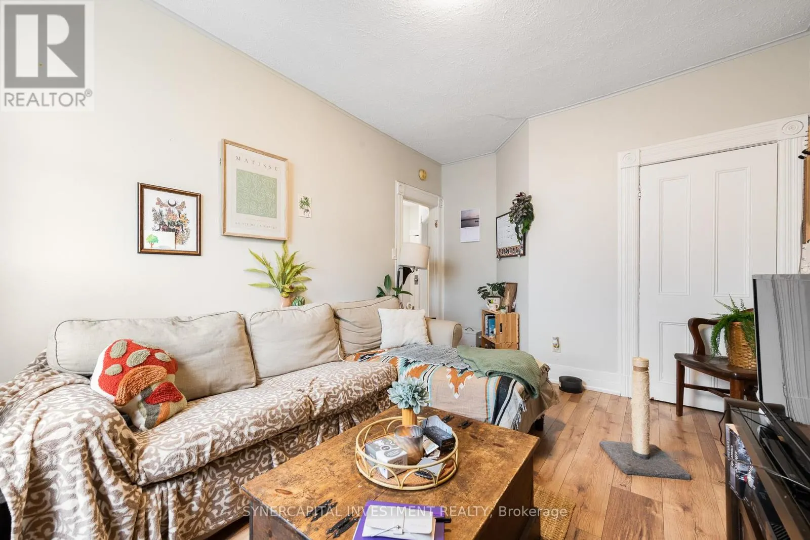 323 CATHERINE STREET W