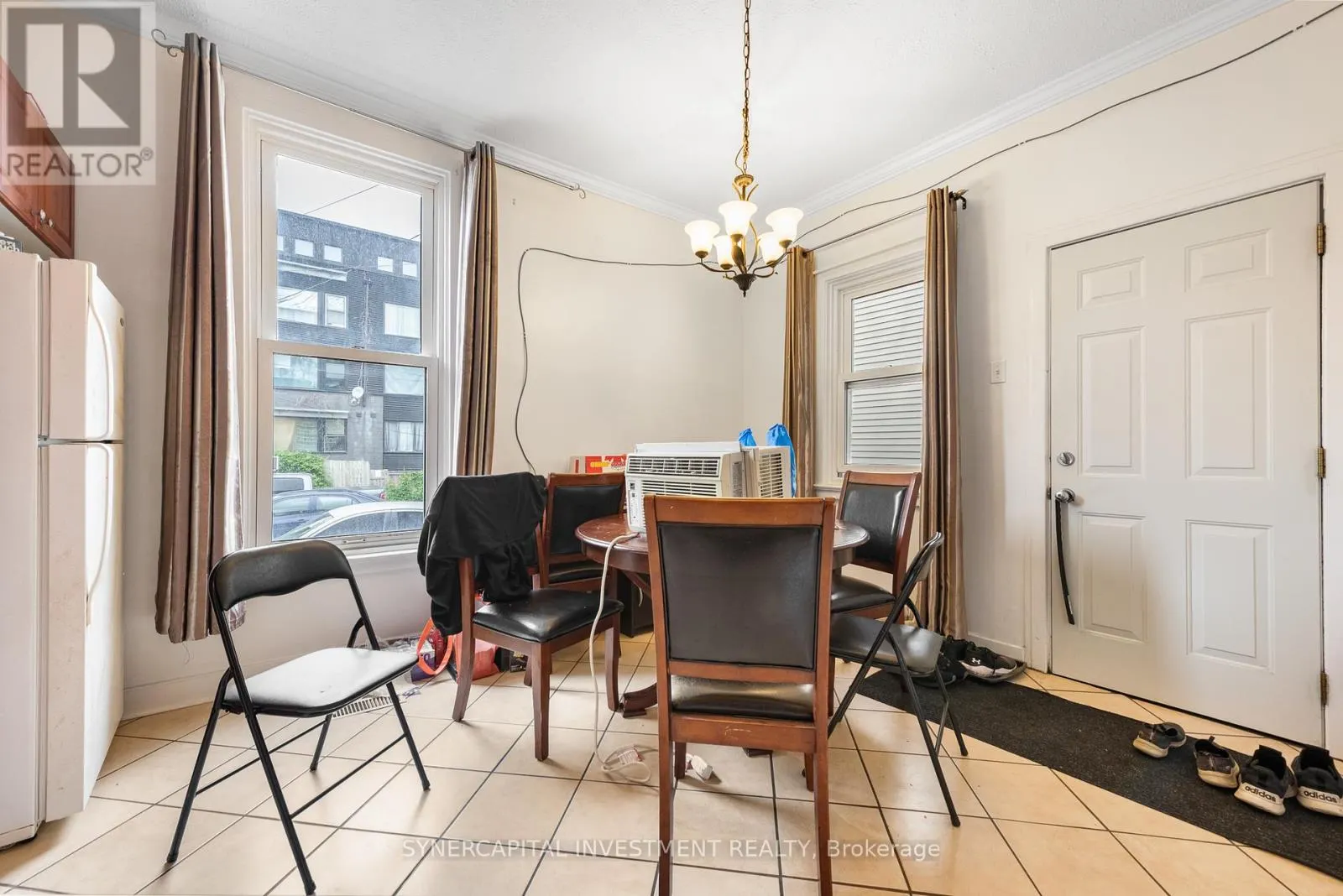 323 CATHERINE STREET W