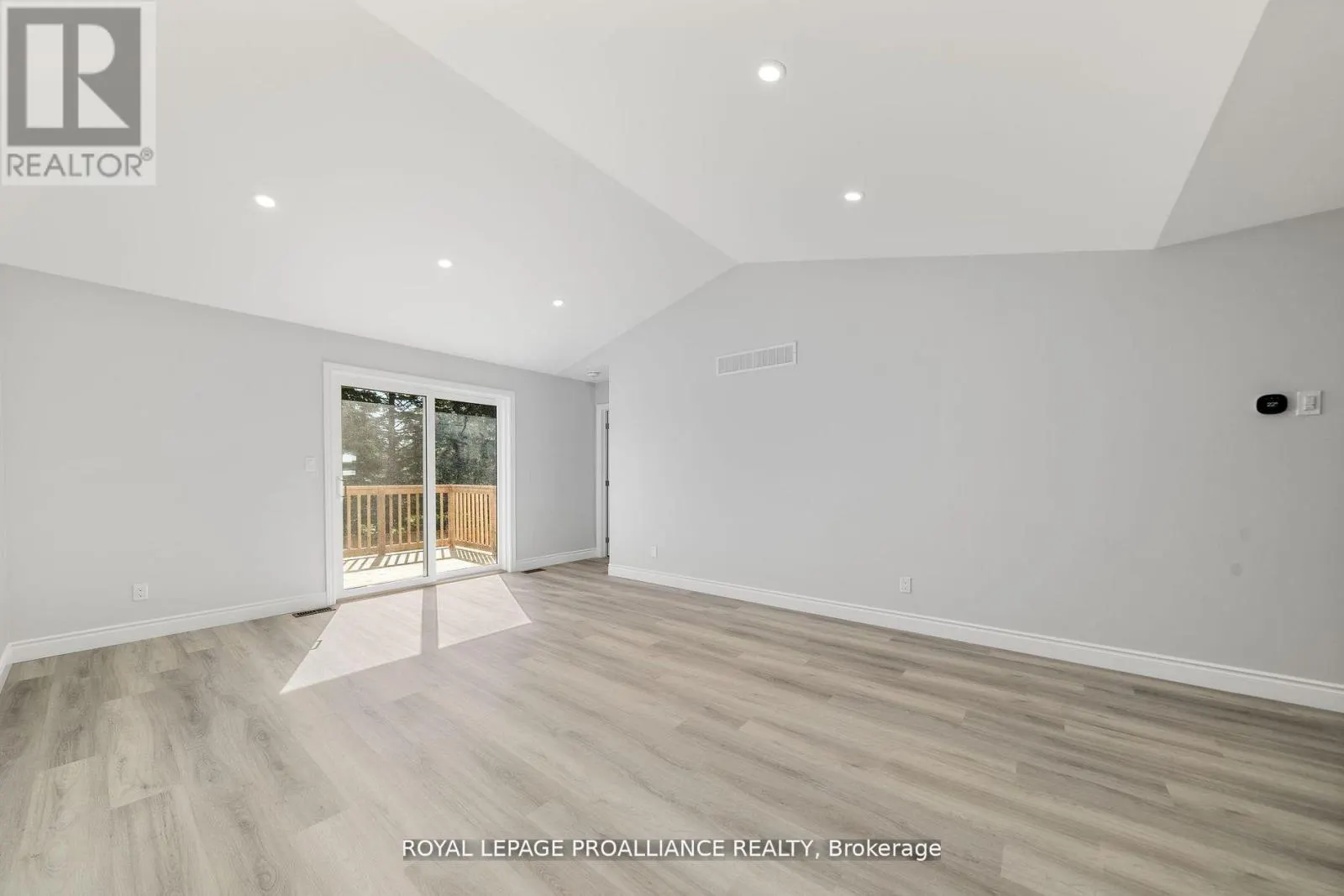 33 CLAYTON JOHN AVENUE