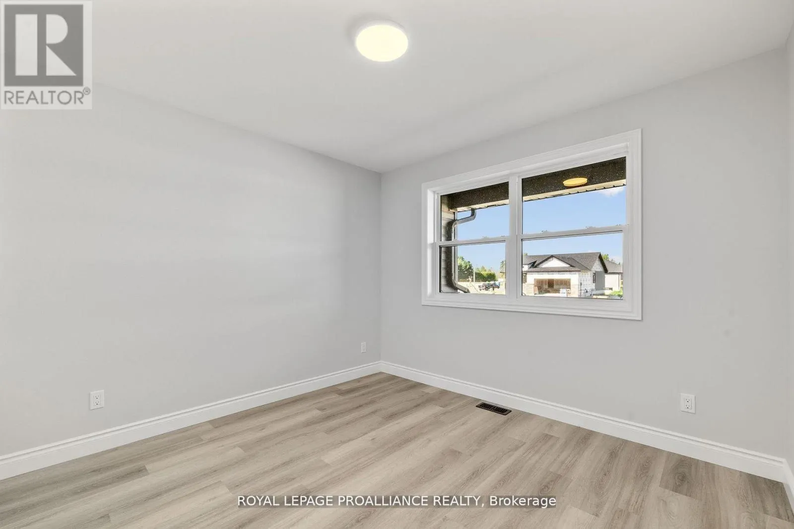 33 CLAYTON JOHN AVENUE