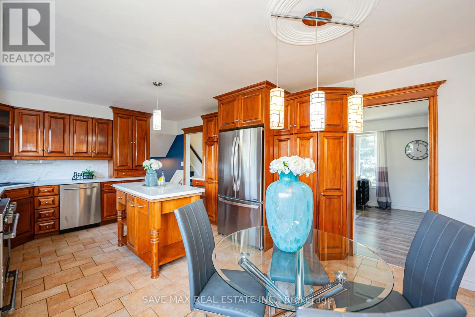 6307 CAROLYN AVENUE