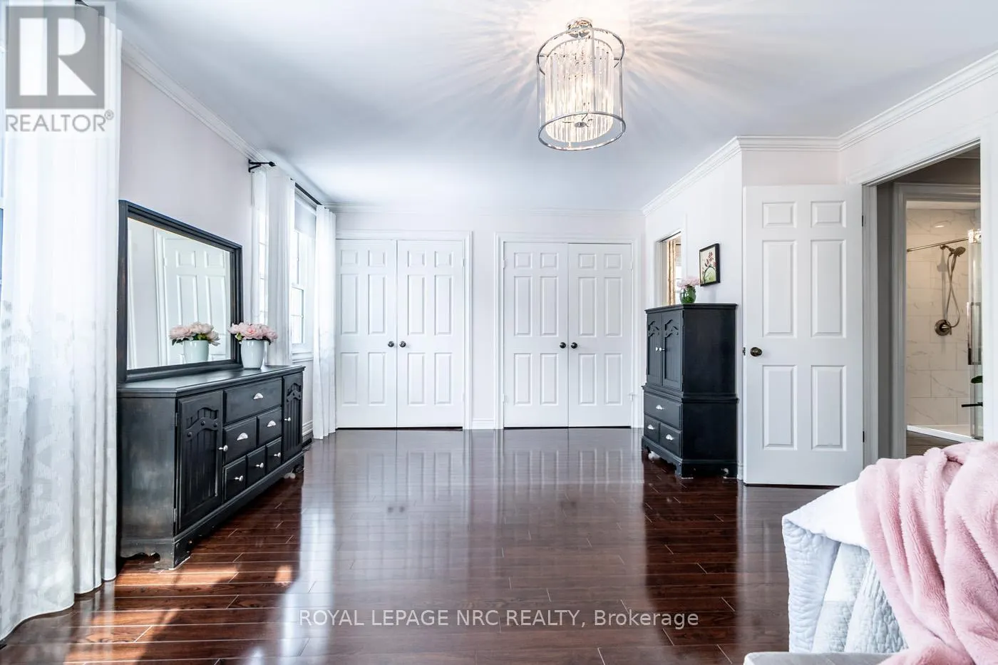 10 VINEMOUNT DRIVE