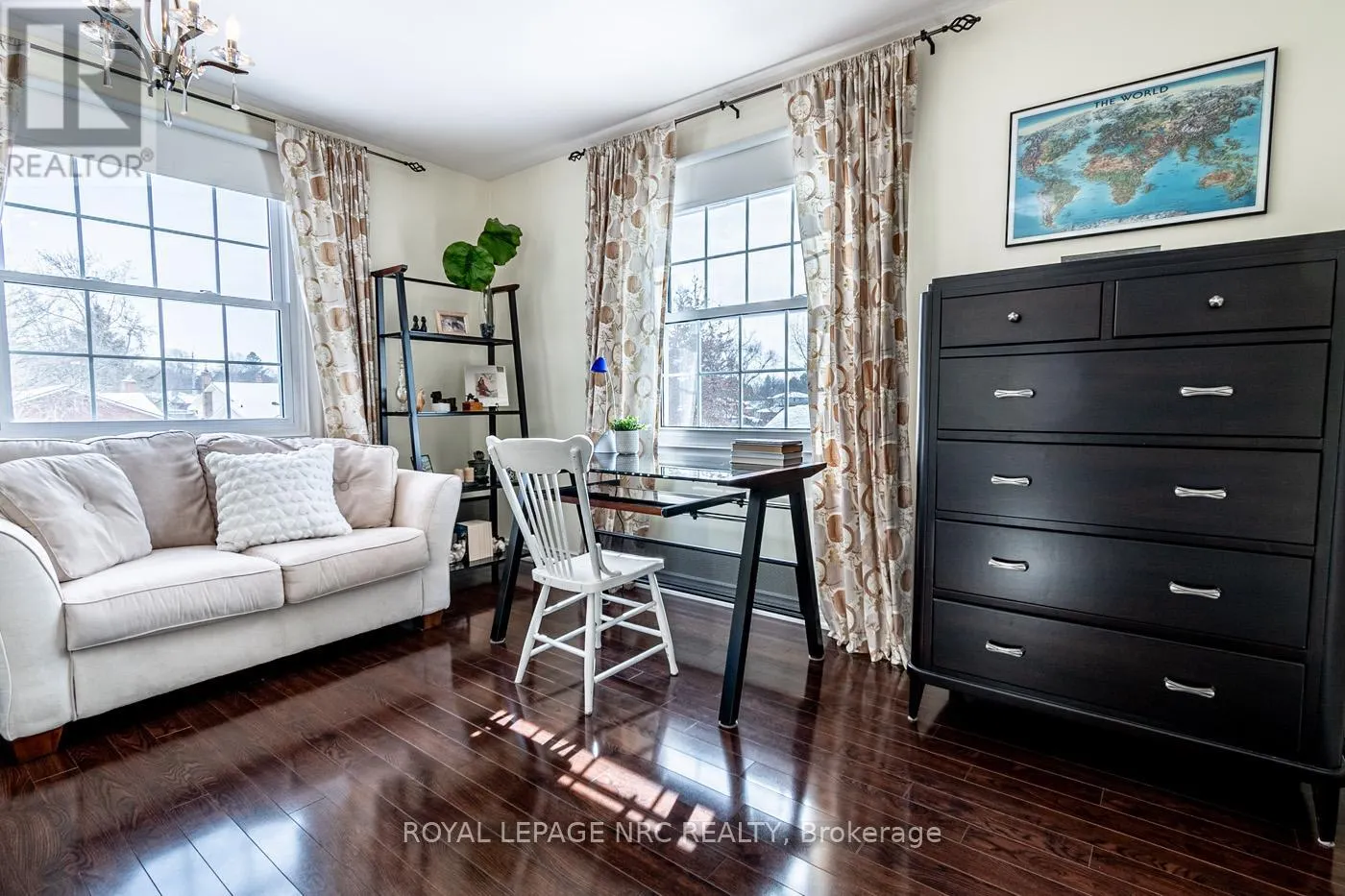 10 VINEMOUNT DRIVE
