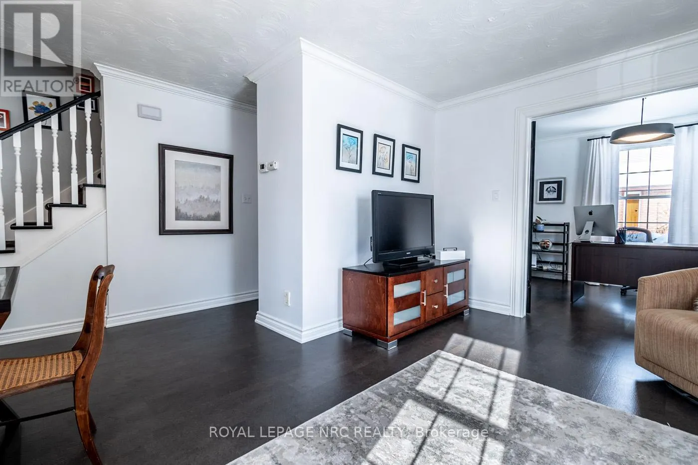 10 VINEMOUNT DRIVE