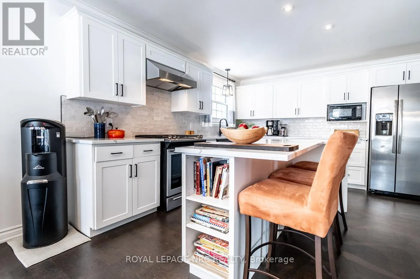 10 VINEMOUNT DRIVE