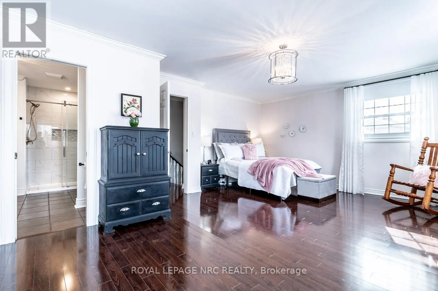 10 VINEMOUNT DRIVE