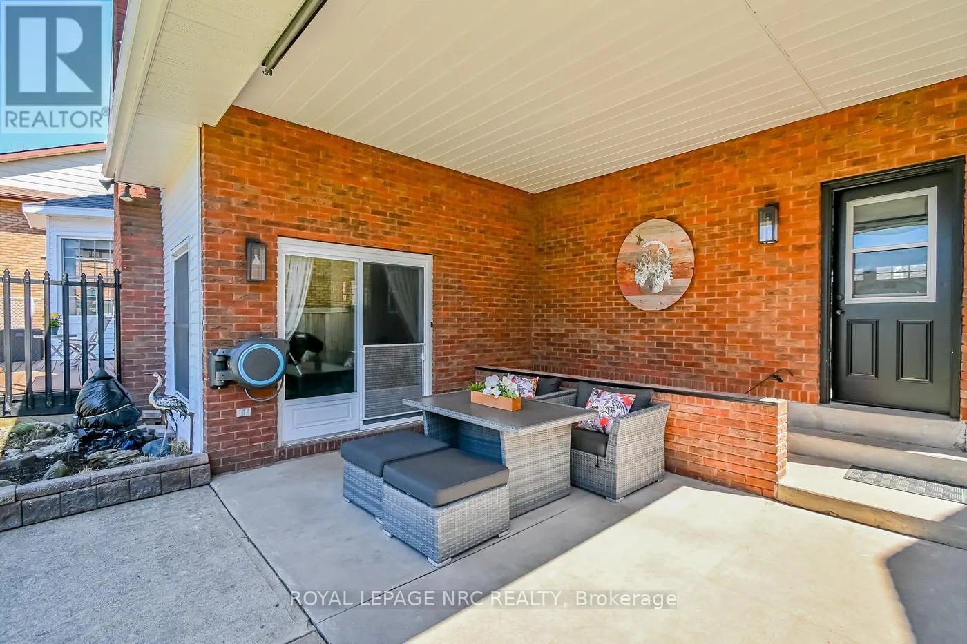 10 VINEMOUNT DRIVE