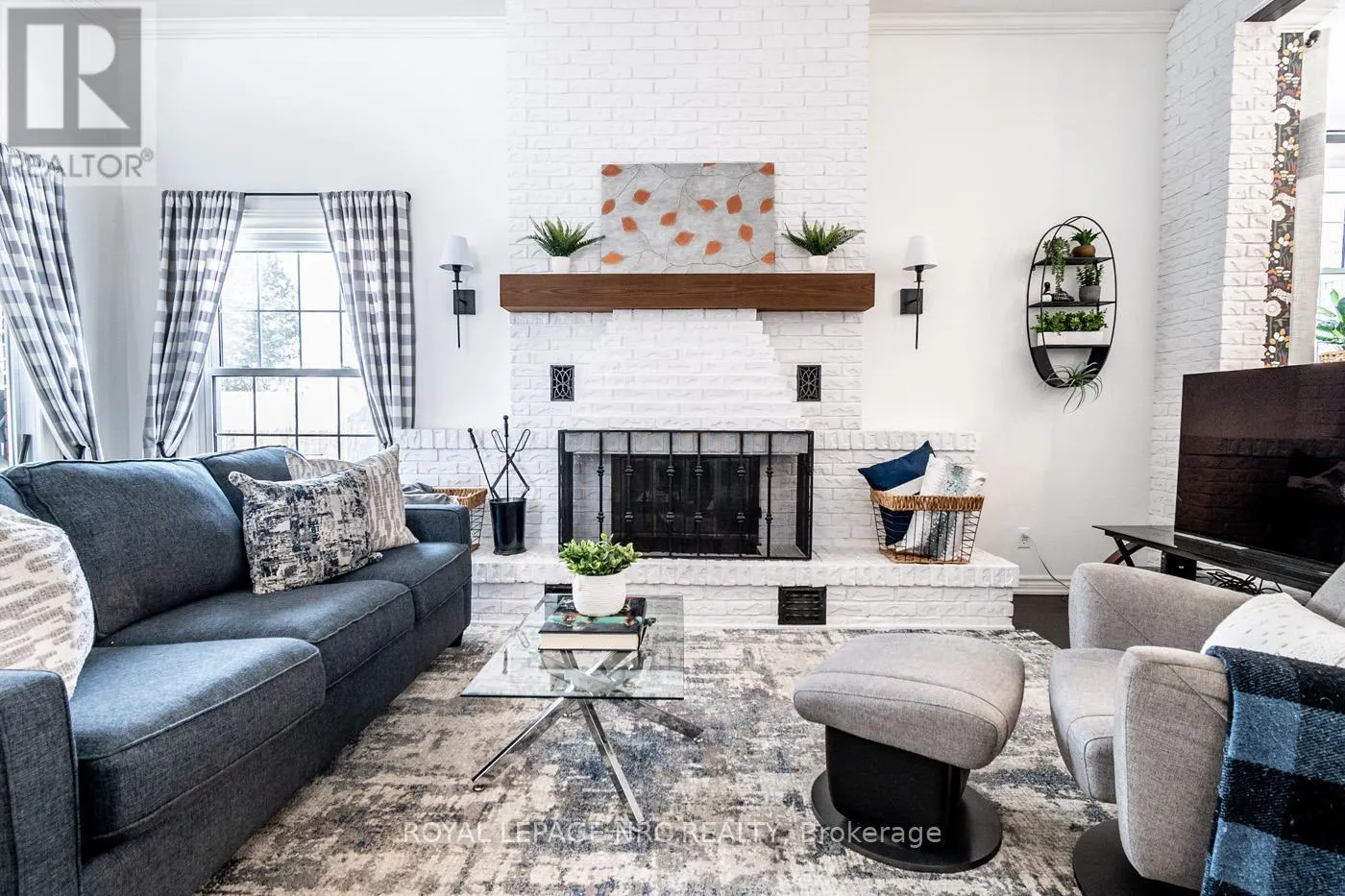 10 VINEMOUNT DRIVE